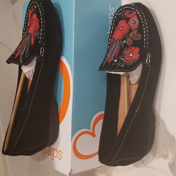 BareTraps Shoes - Baretraps loafers suede size 9 nwt